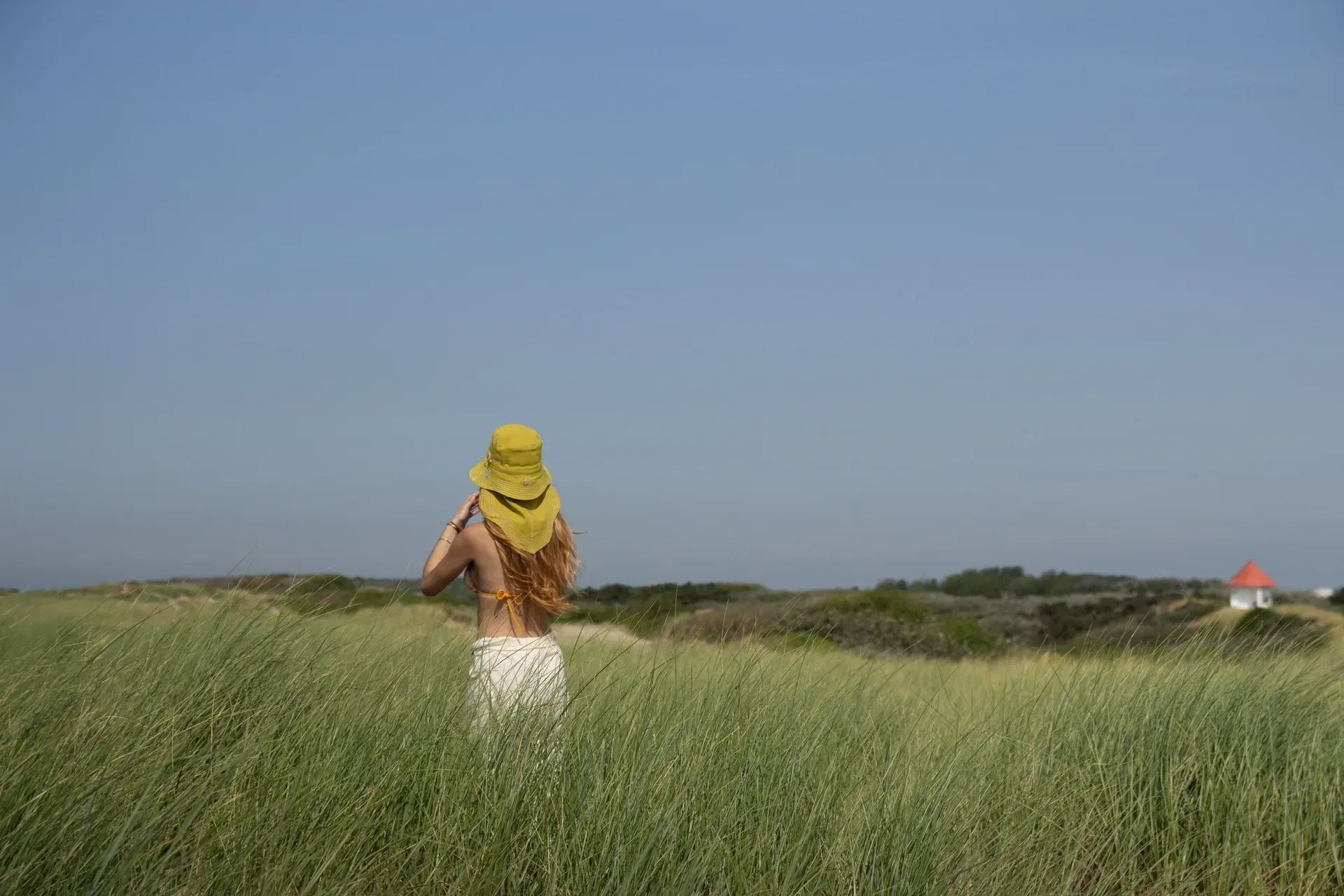 Lookbook chapeau jaune dunes