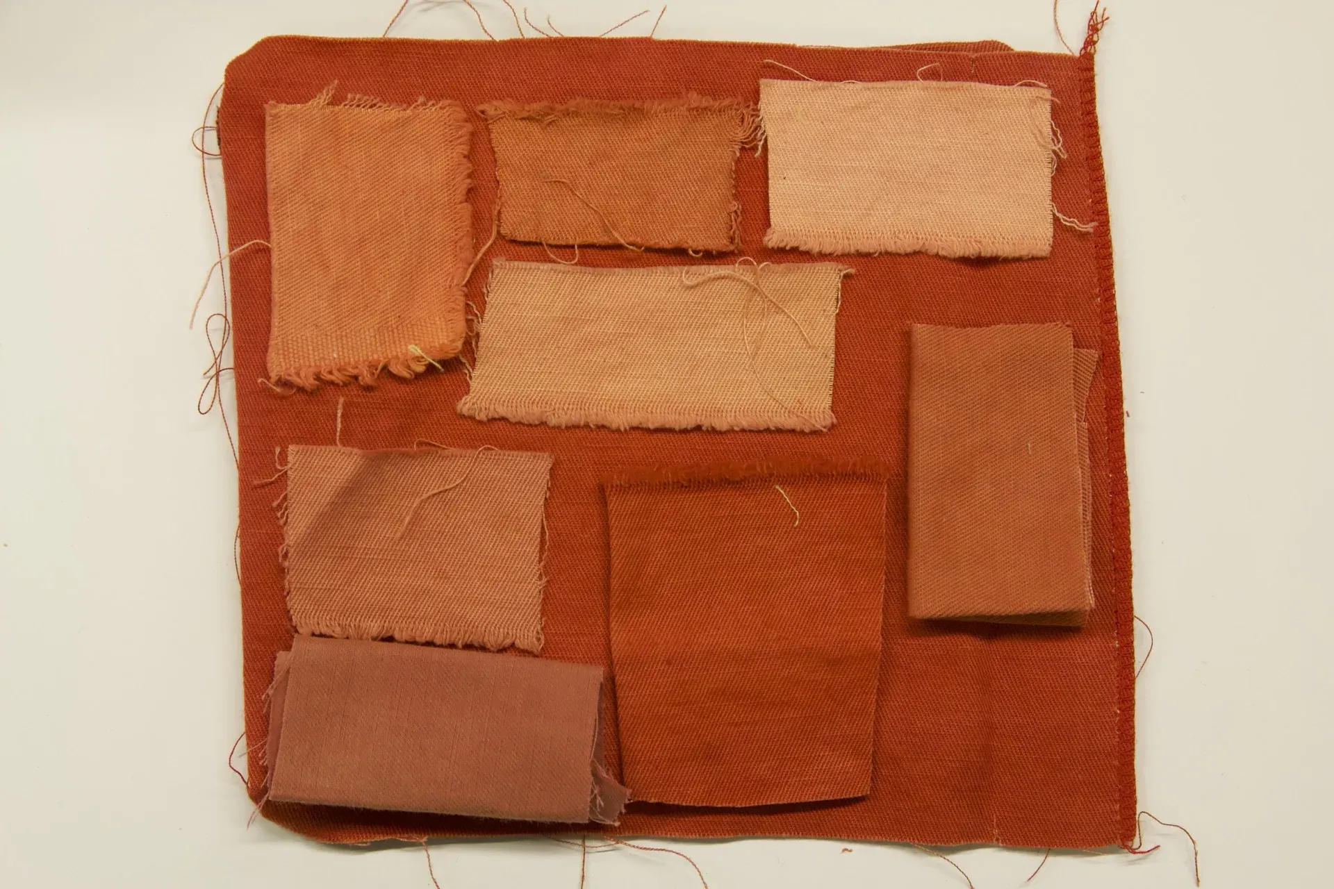 Teinture echantillons rouge