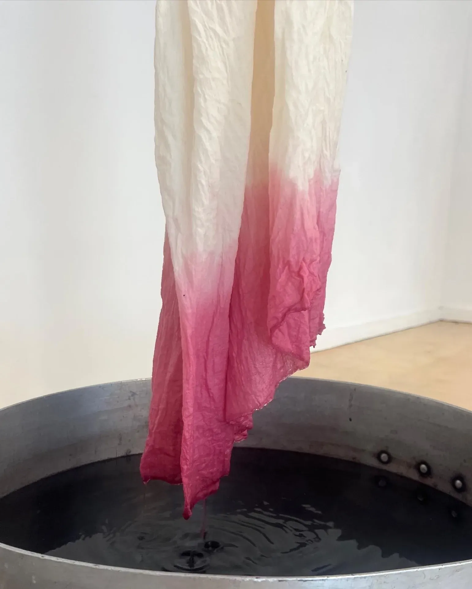 Teinture tissu rose bain